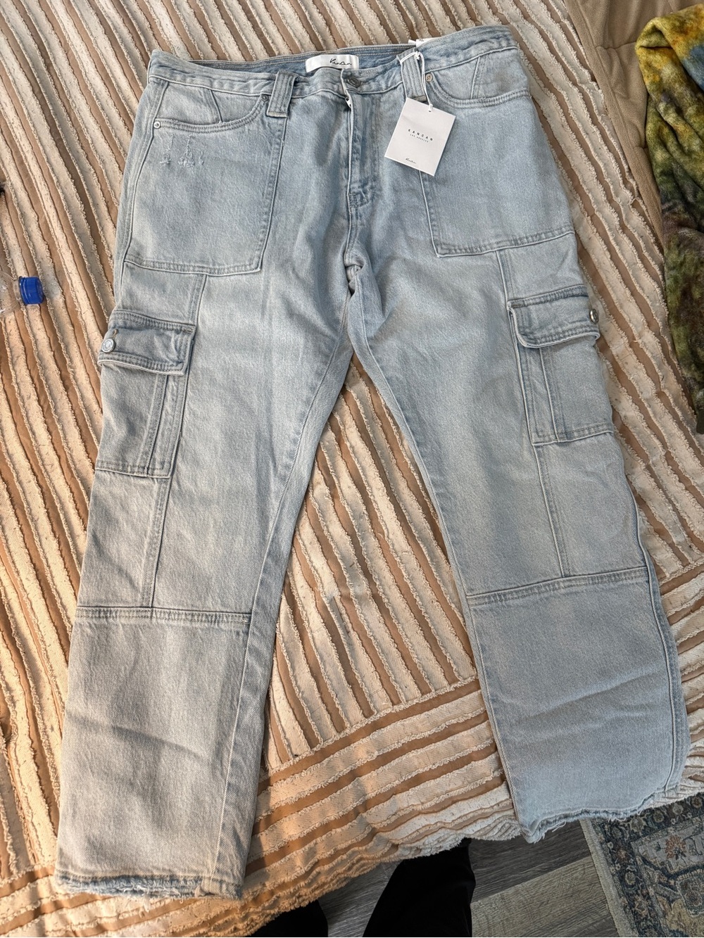 Kancan Straight fit 15/31 NWT light wash cargo jeans